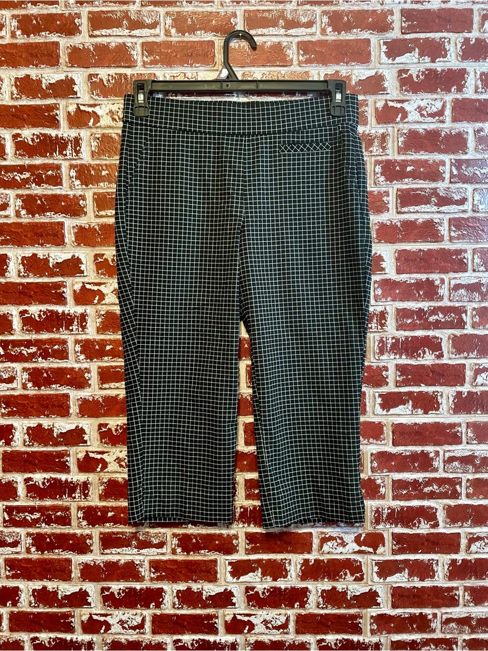 Anne Klein Checkered Pull-On Slim Crop Pants. Size small.